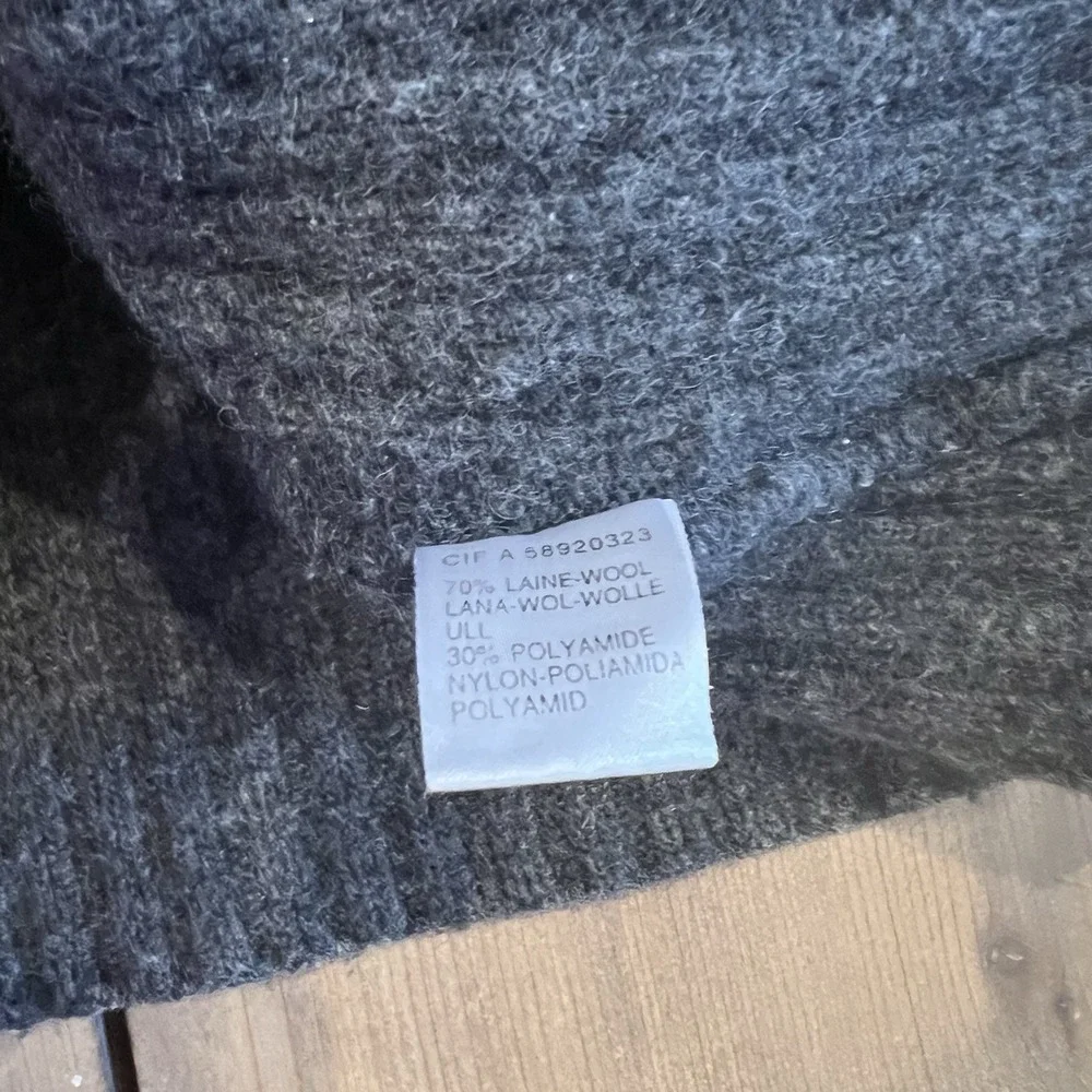 Vintage Nino Cerruti Wool Blend Long Sleeve Gray Ribbed V Neck Sweater 89/97 Sm